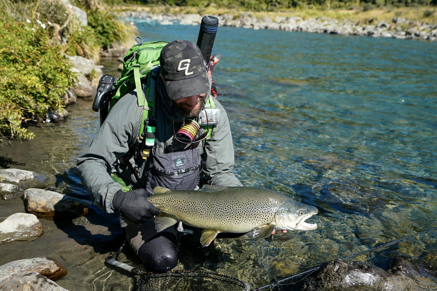 New Zealand Fly Fishing Gift Box – Trophy Trout Film USB + 5 Proven Flies
